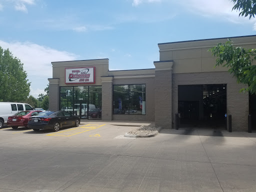 Total Detailing Auto Spa Bettendorf. Scott County. 1 word2